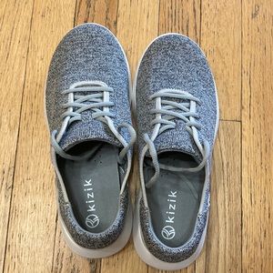 Like new Kizik slip on sneakers in size 8.5 wide Men’s or 10 wide Women’s.